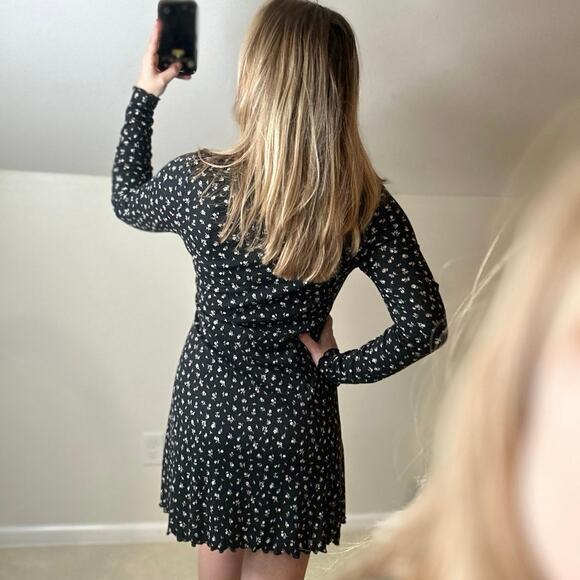 H&M | Divided: Black Dainty Floral Henley Picot Trim - Picture 2 of 8